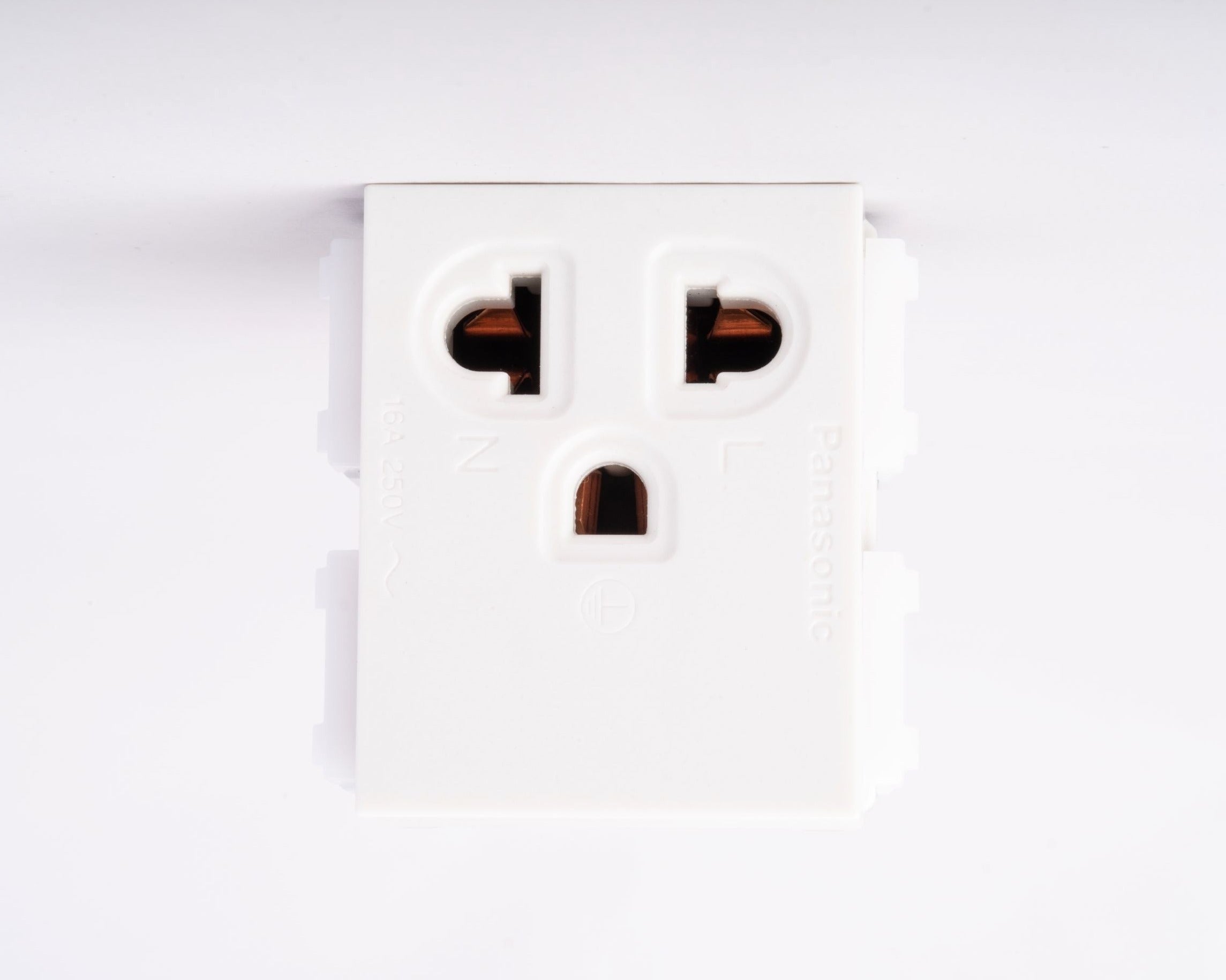 PANASONIC SINGLE OUTLET W/ GROUND (WEG-1191K)