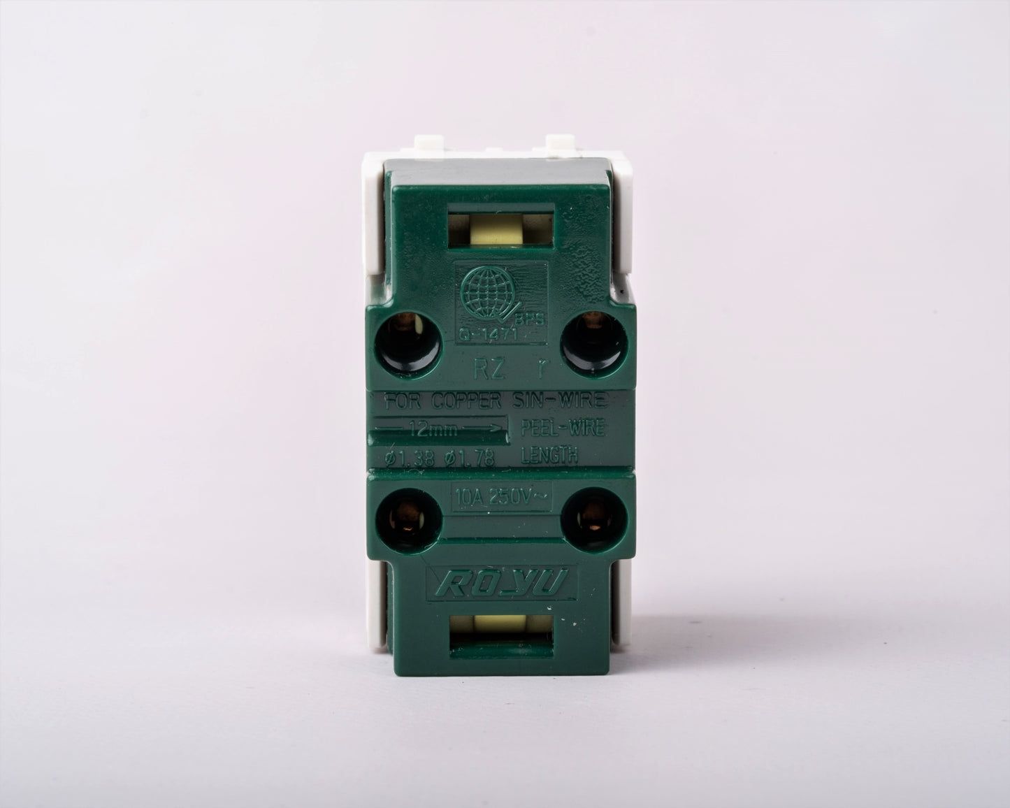 ROYU UNIVERSAL OUTLET (RW01)