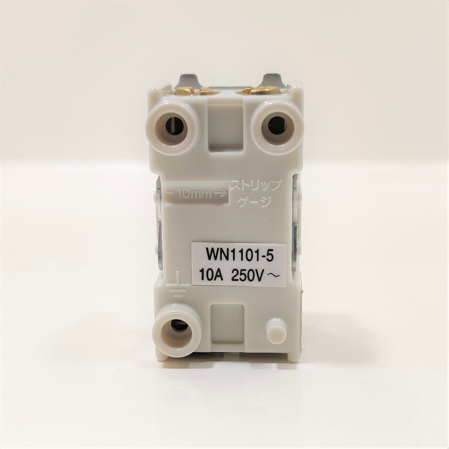 PANASONIC GROUNDING OUTLET (WN-1101)